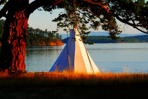 Tipi-im-Wald